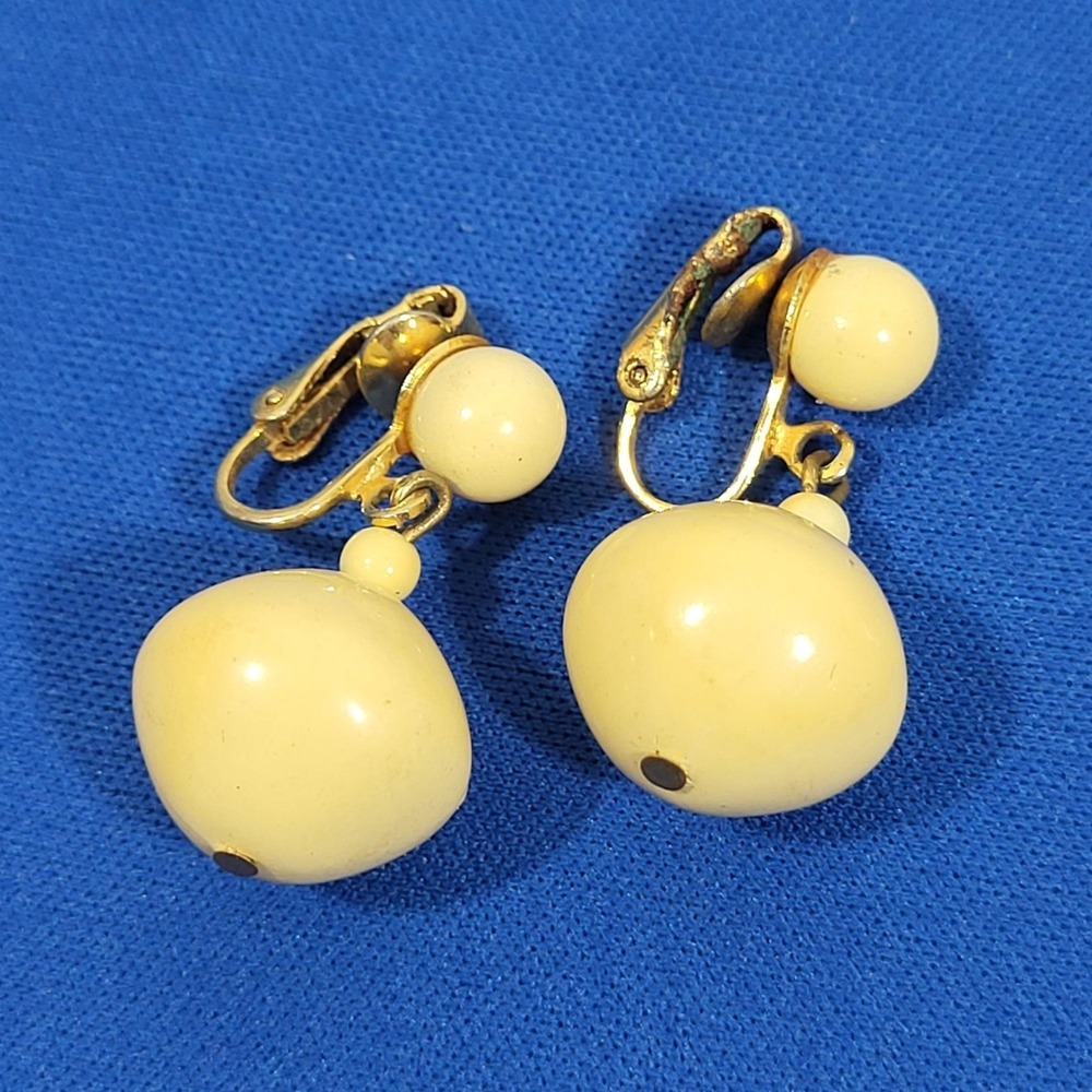 Vintage Cream Bead Clip-On Earrings MCM Glam Mob Wife